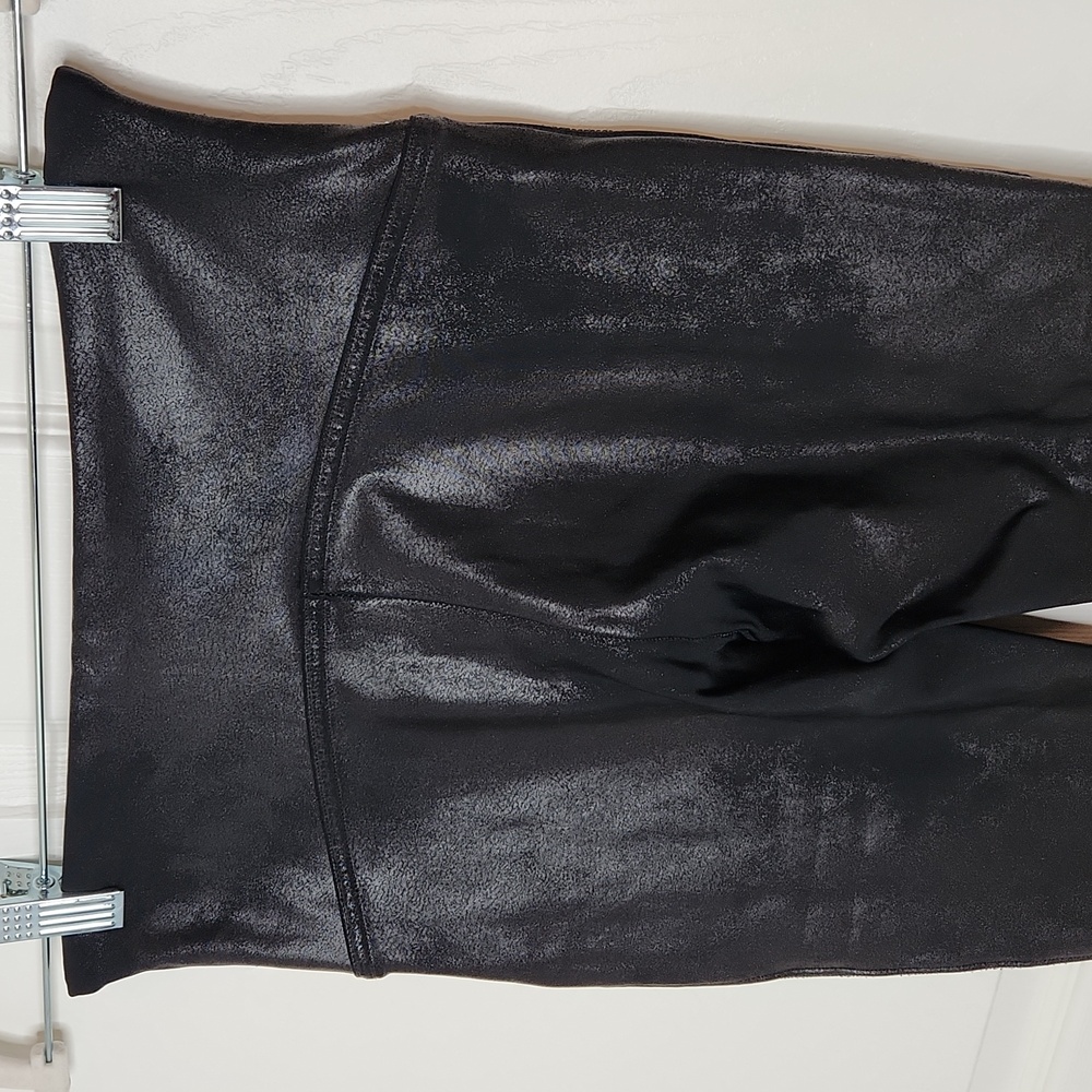 Spanx faux leather shiny black leggings size medium - Picture 5 of 11
